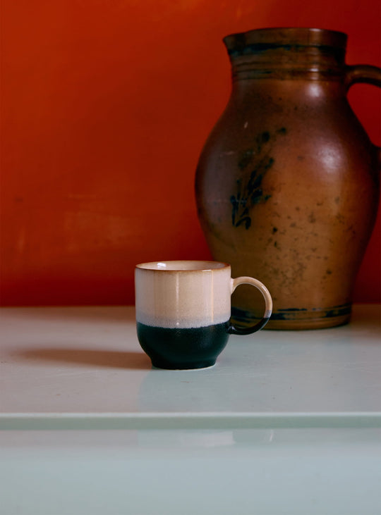 Tasse à café Abstract HKliving en grès, aux teintes chaleureuses, minérales ou bleutées. rock