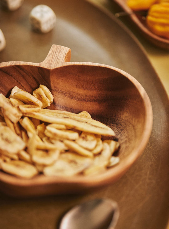 Bol Pomme HKliving en bois d’acacia, au design ludique et chaleureux pour une table originale. L