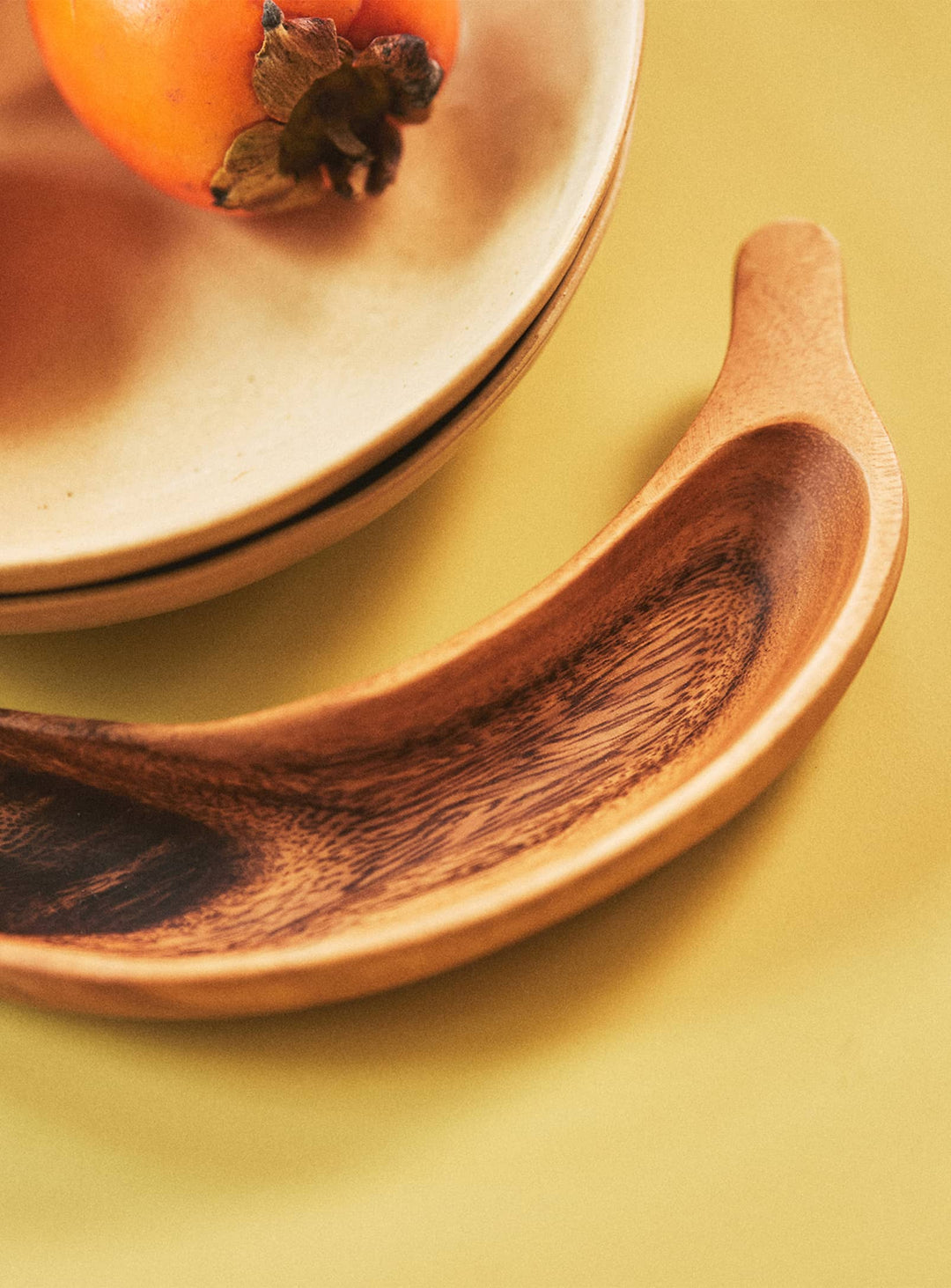 Bol Banane HKliving en acacia, une pièce originale et fonctionnelle pour donner du caractère à votre table.