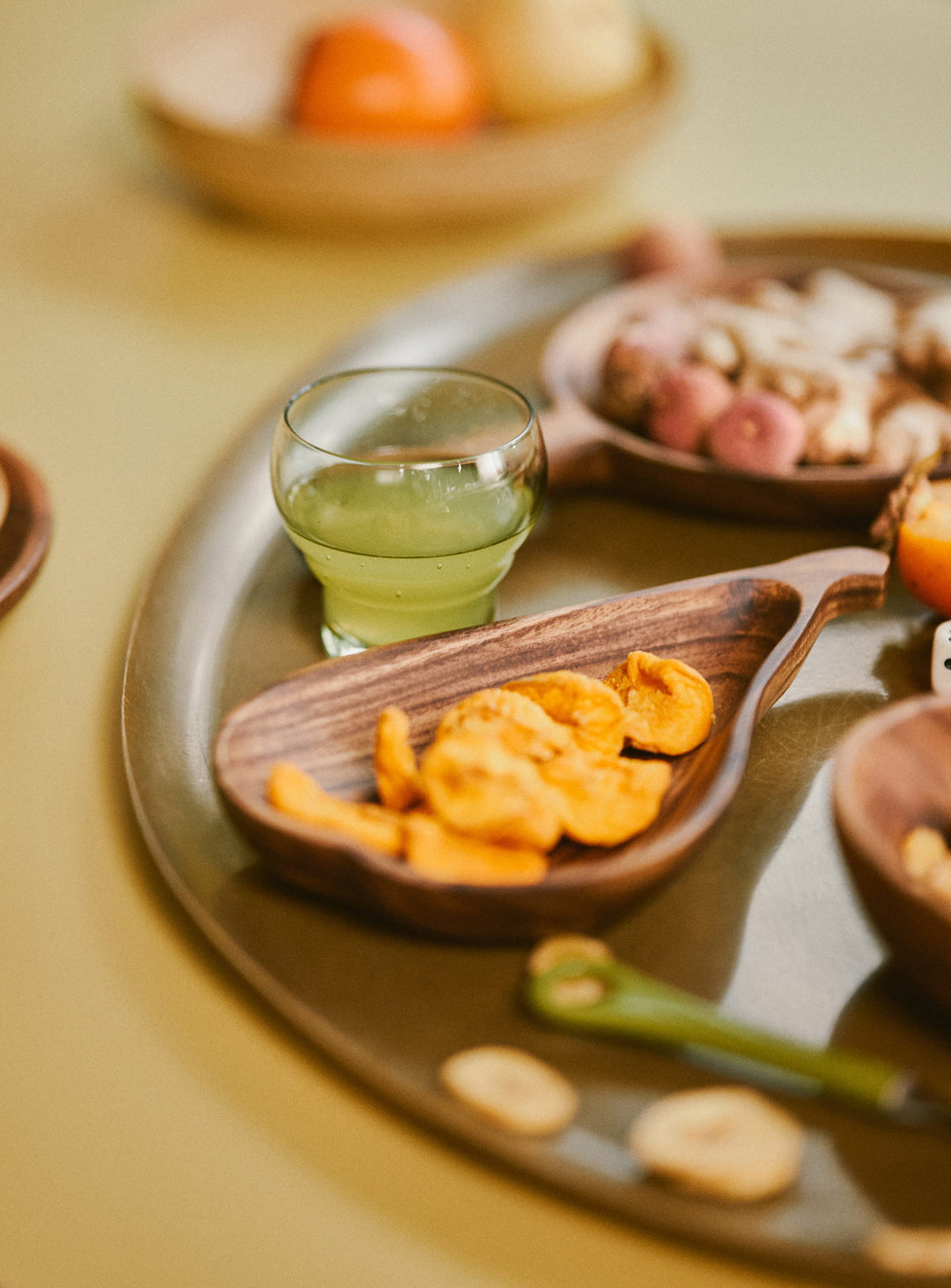 Bol Poire HKliving en bois d’acacia, un accessoire de table décoratif au charme naturel et authentique. L