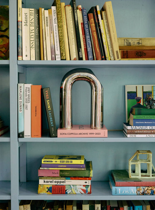 Sculpture décorative HKliving Arch : pièce design chromée au fini miroir pour sublimer un intérieur contemporain.