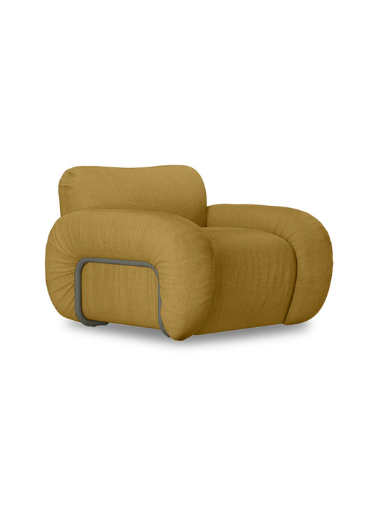Fauteuil lounge Arc de HKliving, pièce forte pour salon contemporain. ocre