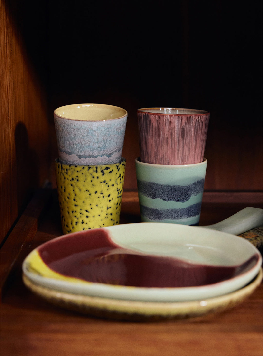 Tasse à café 70s Ceramics HKliving disponible en coloris Rhubarb, Corn, River et Ozon. Artistic