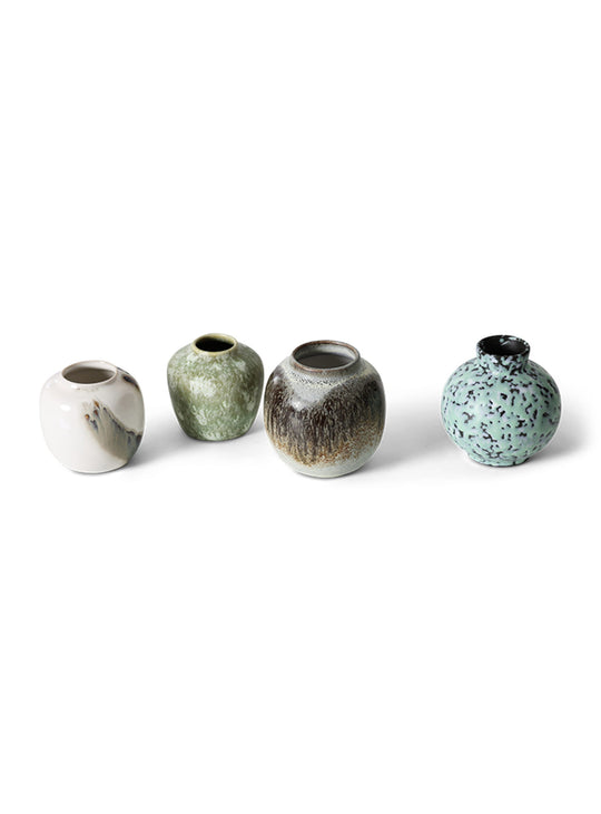 Vases Canyon 70s Ceramics HKliving en grès, parfaits pour petites fleurs, tiges séchées ou décoration seule.