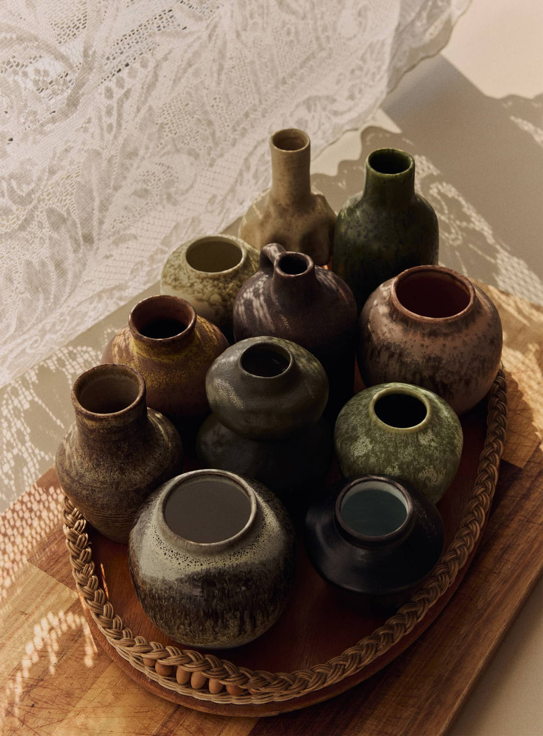 Set de vases Canyon 70s Ceramics HKliving en grès, quatre pièces colorées aux formes rondes et au charme rétro.