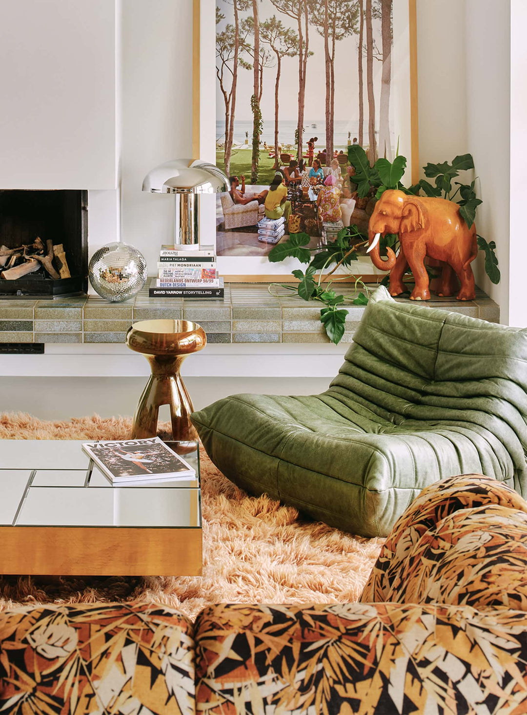 Tabouret Chestnut HKliving, une pièce décorative adaptée à toutes les pièces de la maison.