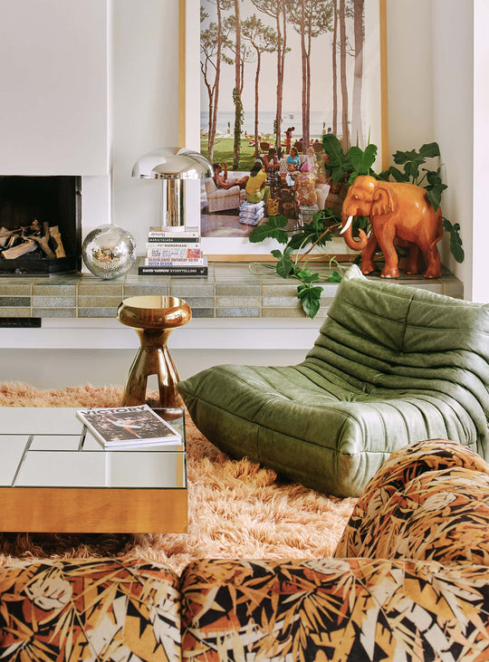 Tabouret Chestnut HKliving, une pièce décorative adaptée à toutes les pièces de la maison.
