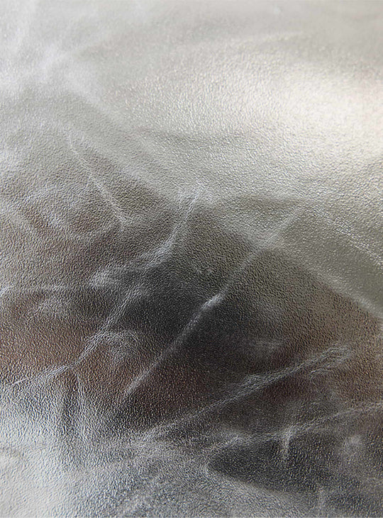 Le coussin Chrome HKliving apporte une touche métallique élégante à votre salon ou chambre.