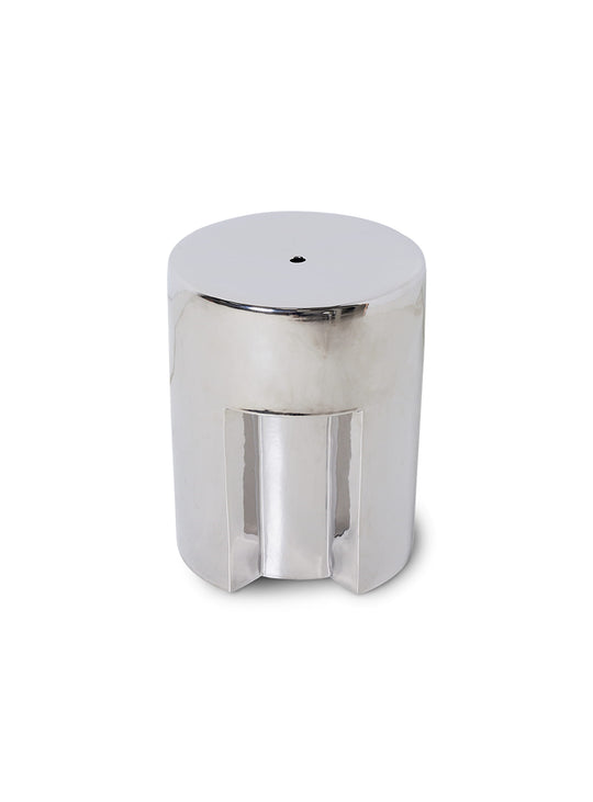 Table d'appoint Chrome HKliving, un design "space age" qui sublime le salon ou la chambre.
