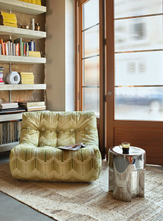 Table d'appoint Chrome HKliving, une création design en grès pour un intérieur au style affirmé.