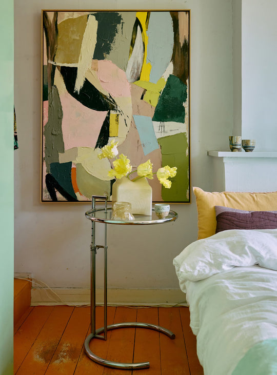 Tableau encadré Colour Cult HKliving, une grande œuvre abstraite aux couleurs tamisées et aux touches de peinture texturées.