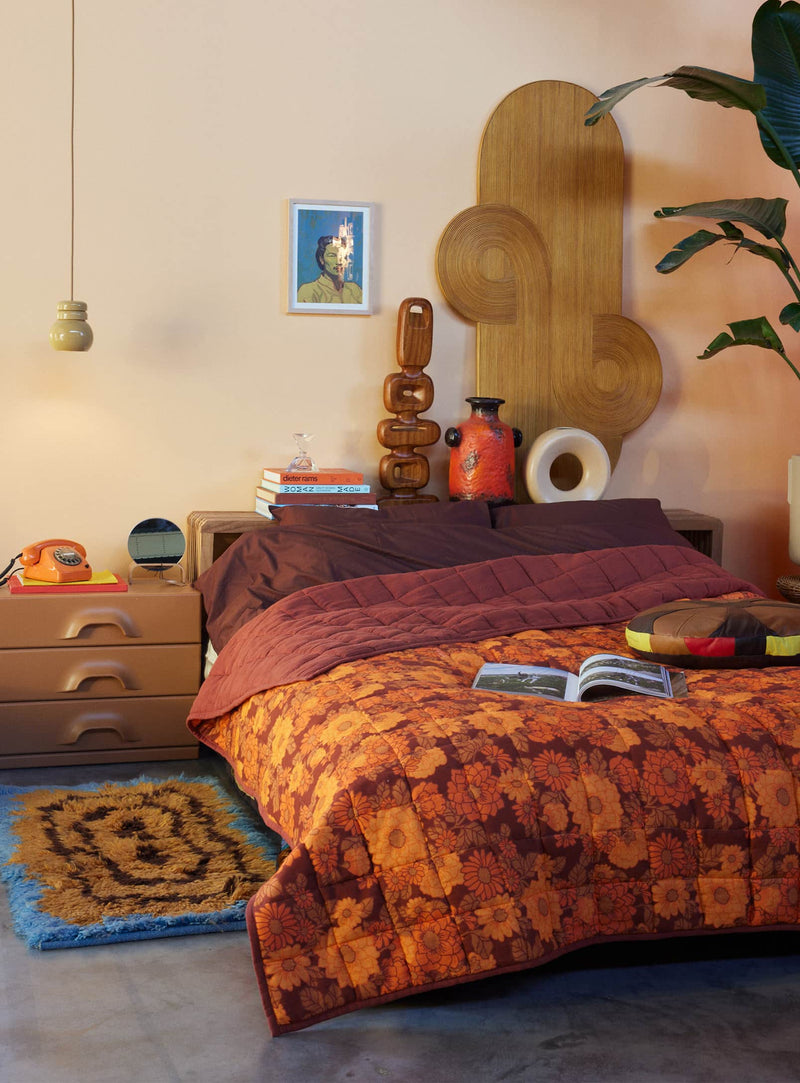 Curl de HKliving : une pièce forte en rotin pour habiller vos murs avec légèreté.