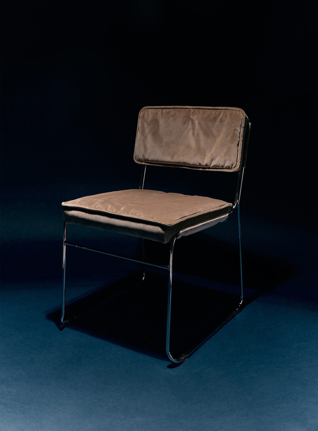 Chaise Endless HKliving : confort et maintien pour usage quotidien. dirty chai