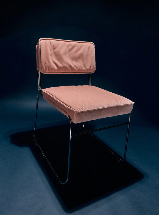 Chaise Endless HKliving : assise design aux lignes arrondies. lychee pink