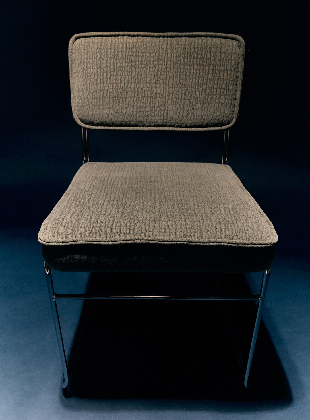 Chaise Endless HKliving : chaise contemporaine et confortable. wild olive