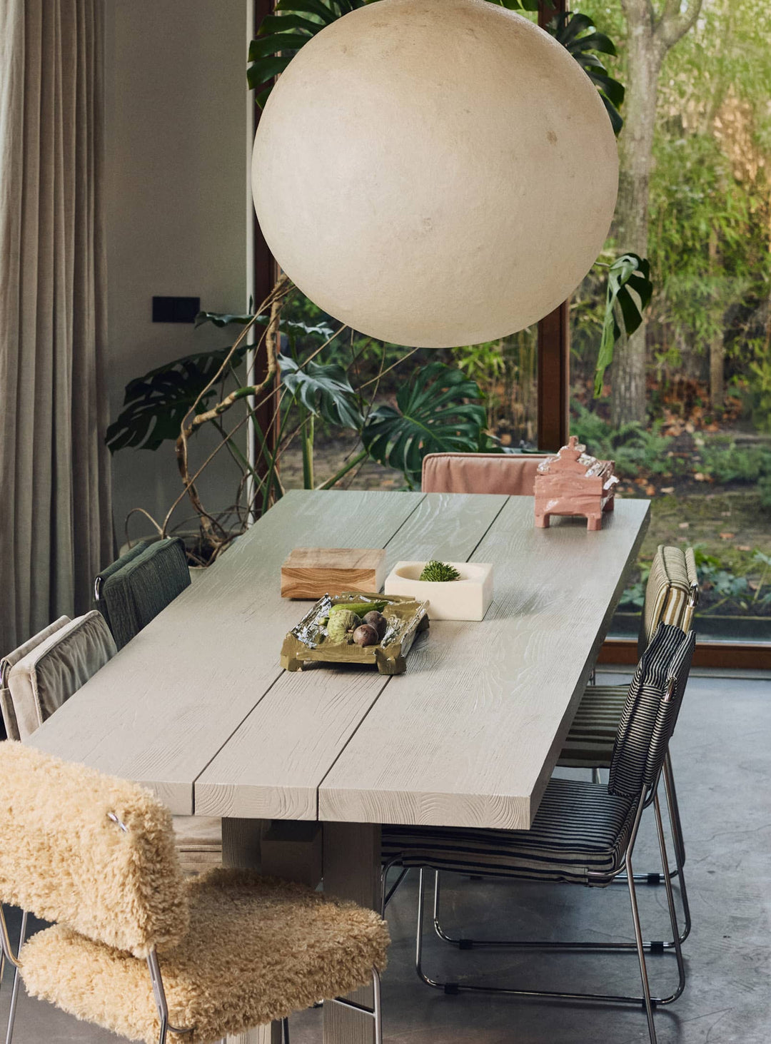 Chaise Endless HKliving : assise chic pour salon ou salle à manger. monochrome