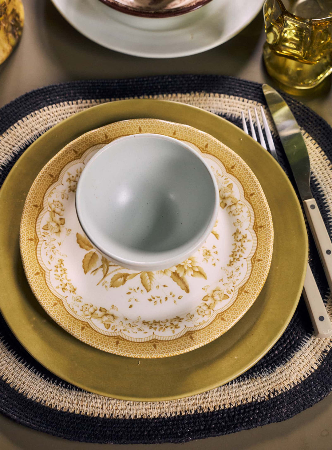 Bols Farmhouse Ceramics HKliving, une vaisselle simple et élégante pour compléter votre service avec caractère. bleu pale