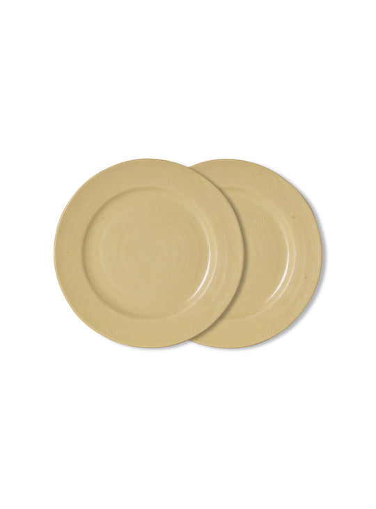 Assiettes plates Farmhouse Ceramics HKliving, une vaisselle intemporelle aux finitions mates et légèrement irrégulières. creme