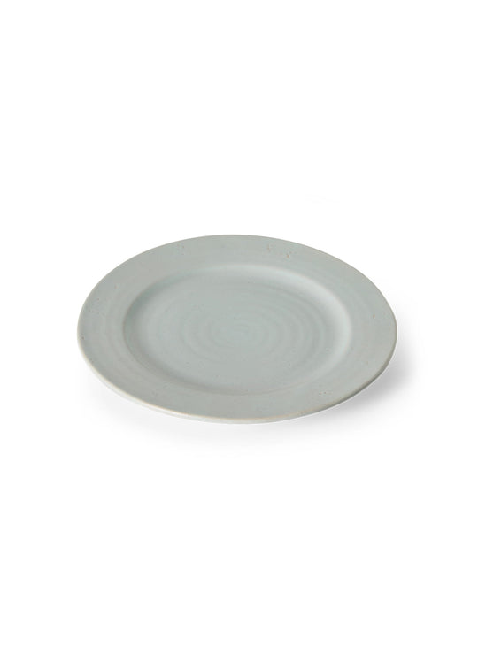 Assiettes plates Farmhouse Ceramics HKliving en grès, parfaites pour plats principaux, pâtes, salades ou risottos. bleu pale