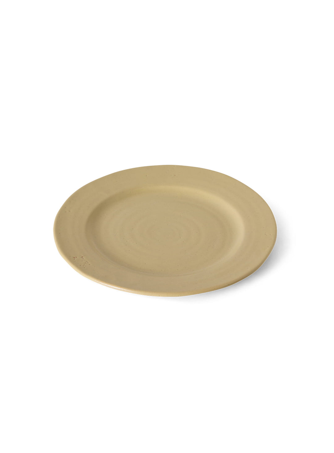 Assiettes plates Farmhouse Ceramics HKliving en grès, disponibles en bleu pâle, crème et vert mousse. creme