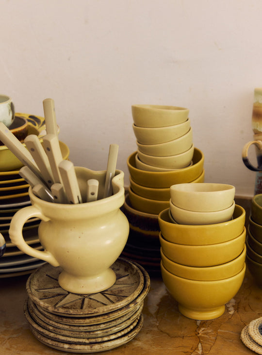 Bols Farmhouse Ceramics HKliving en grès, vendus par 4 pour une table chaleureuse, pratique et pleine de charme. creme