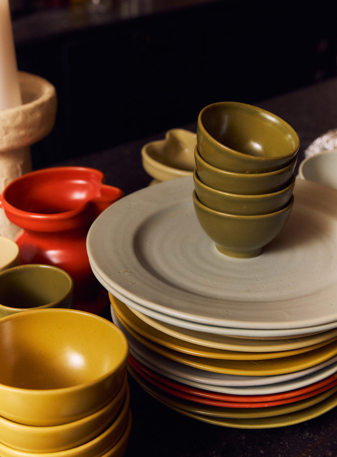 Bols Farmhouse Ceramics HKliving, conçus pour se marier facilement avec les assiettes de la même collection. mousse
