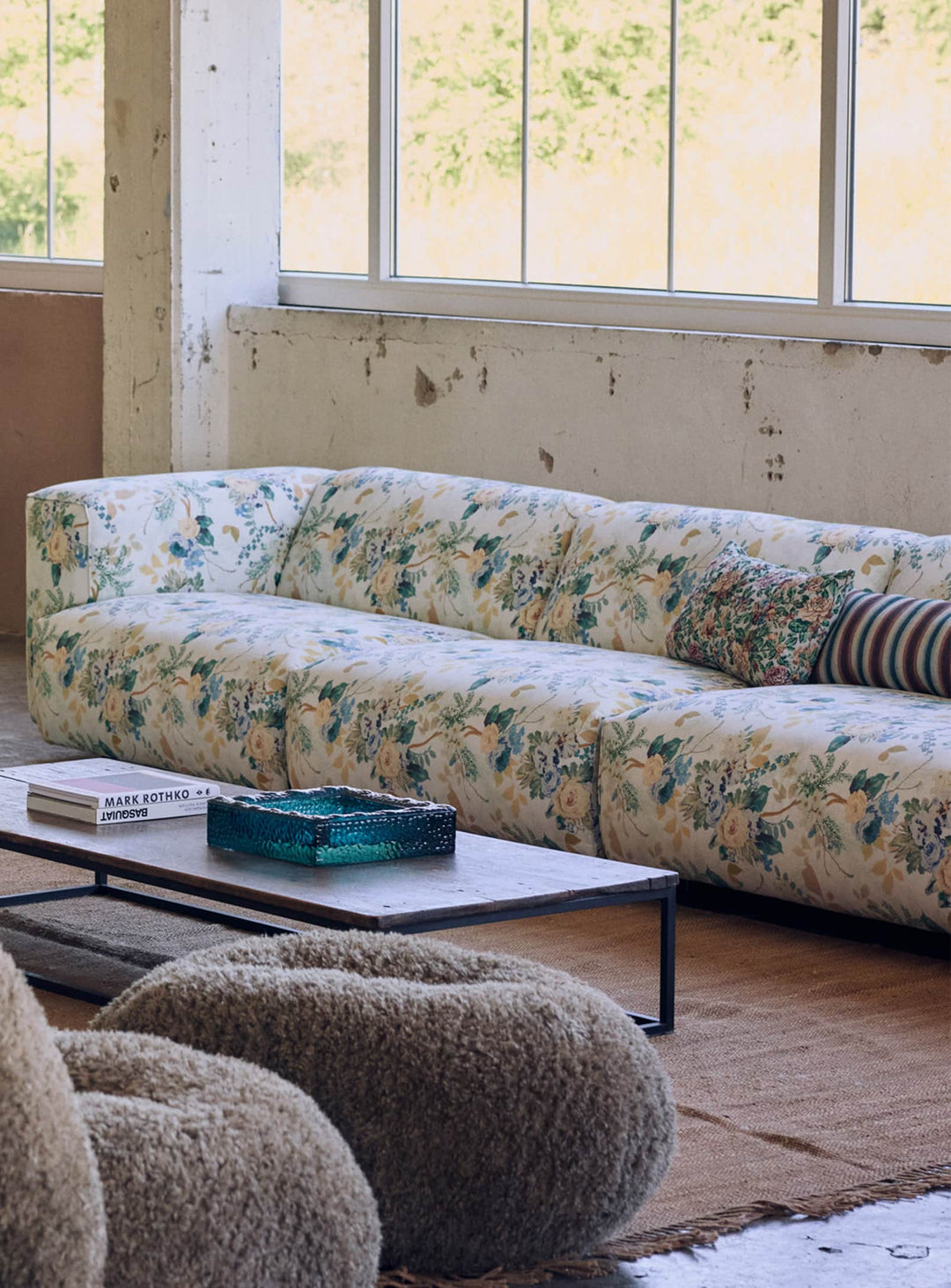 Canapé modulable Flake HKliving, un sofa personnalisable aux volumes généreux et au confort enveloppant.