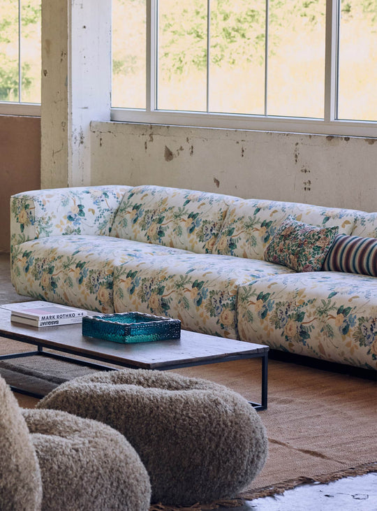Canapé modulable Flake HKliving, un sofa personnalisable aux volumes généreux et au confort enveloppant.