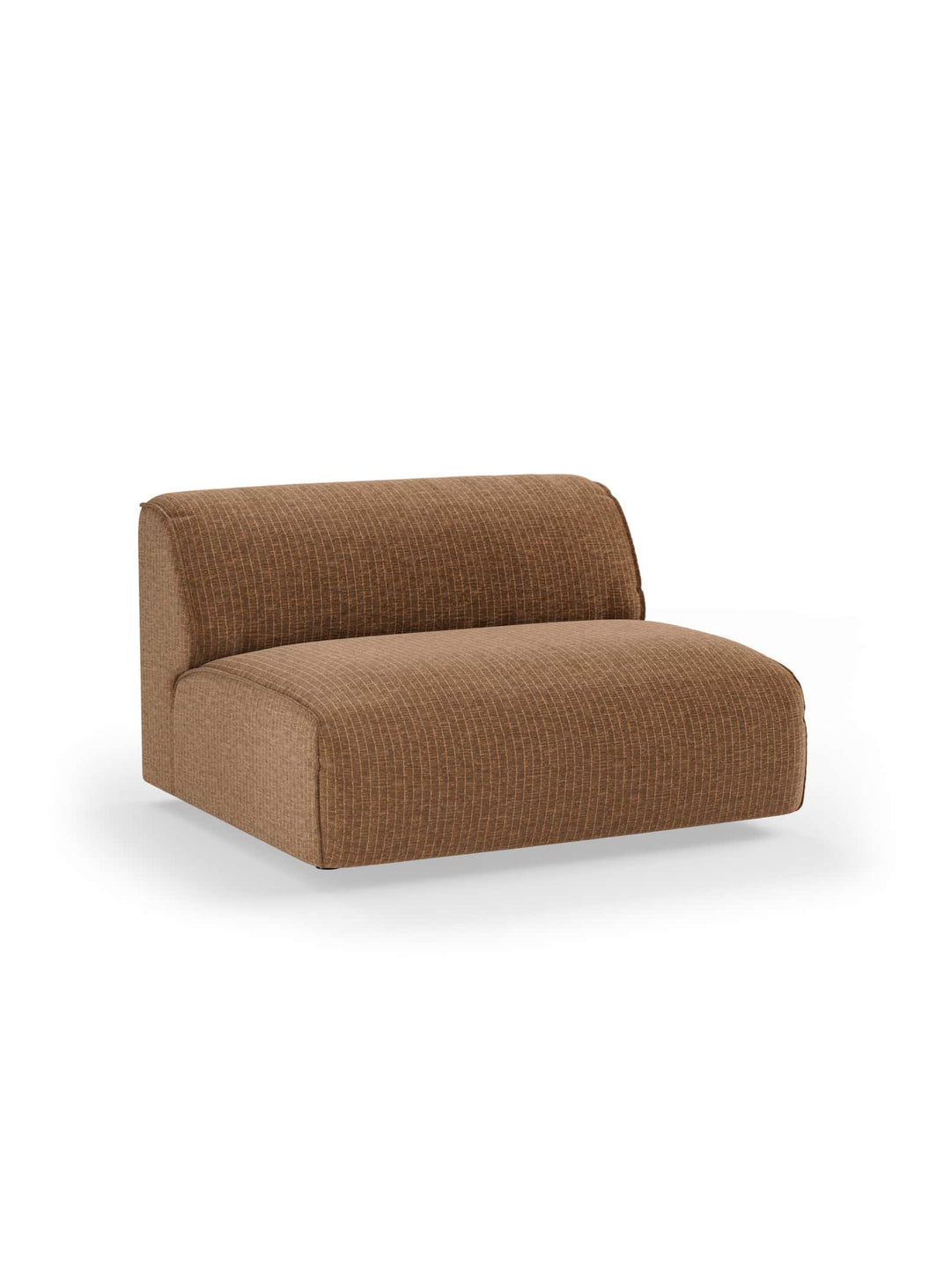 Le fauteuil central XL Flake de HKliving convient aux grands salons et aux compositions généreuses.