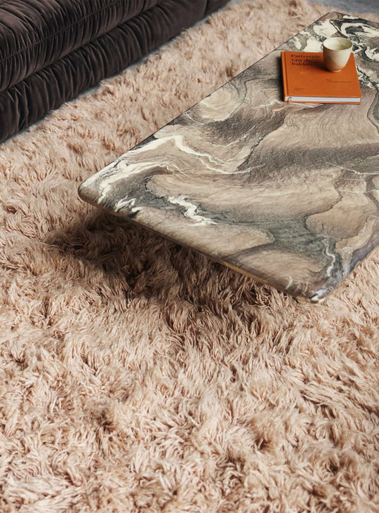 Tapis Fluffy HKliving 200x300 : un tapis artisanal parfait pour structurer un salon. rose