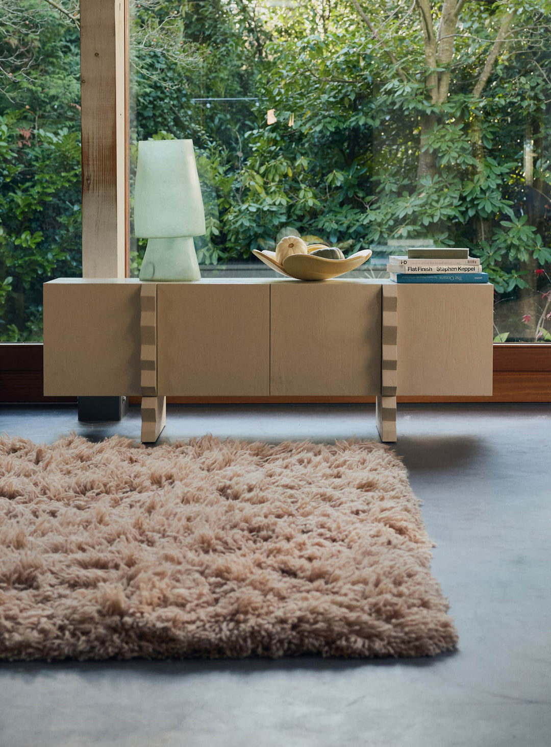 Tapis Fluffy HKliving 200x300 : douceur luxueuse et relief vivant en laine naturelle. rose