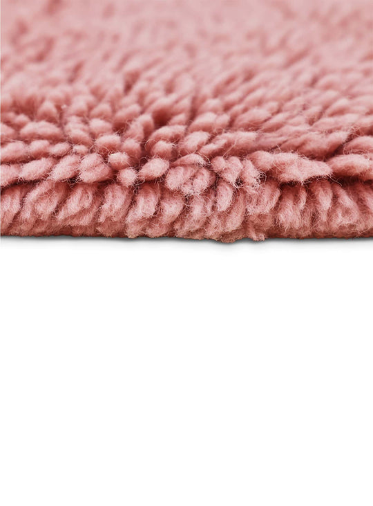 Tapis Fluffy rose HKliving : un tapis design en laine au charme poudré élégant.