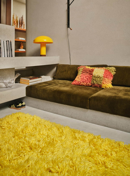 Tapis Fluffy jaune HKliving : un tapis lumineux au confort moelleux exceptionnel.