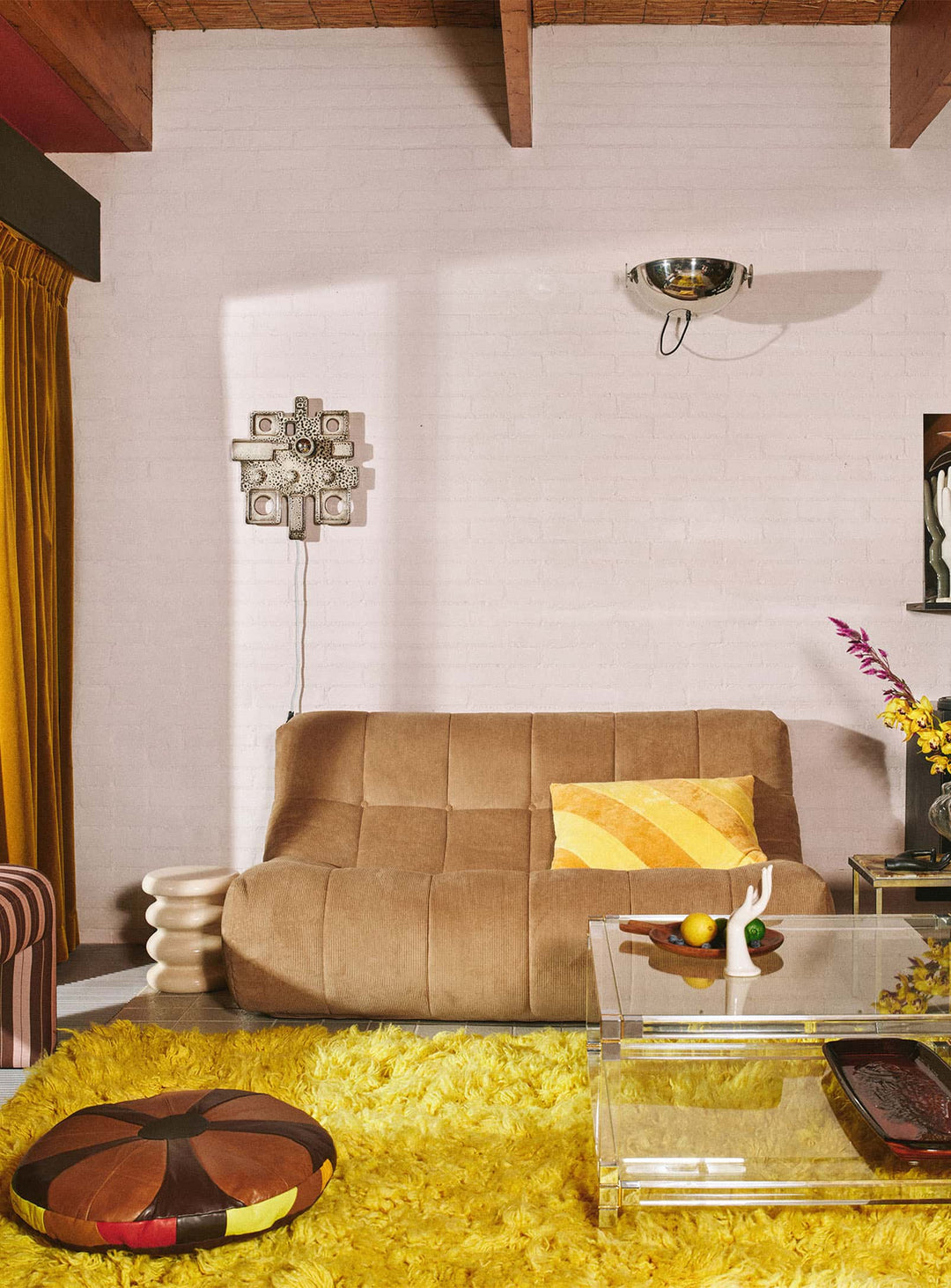 Tapis Fluffy jaune HKliving : une pièce déco lumineuse au charme vintage affirmé.
