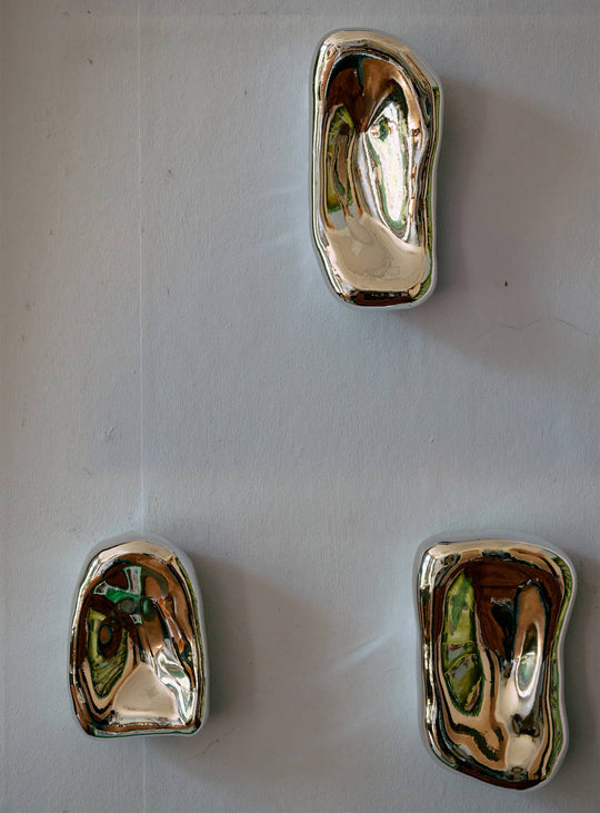 Habillez vos murs avec la sculpture murale Chrome HKliving au design artistique.