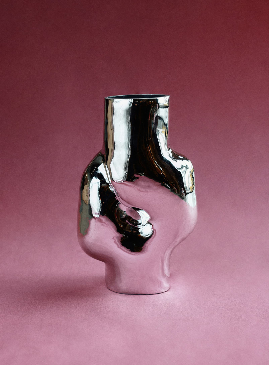 Vase Gleam HKliving : un vase sculptural au design contemporain et aux courbes organiques. chrome