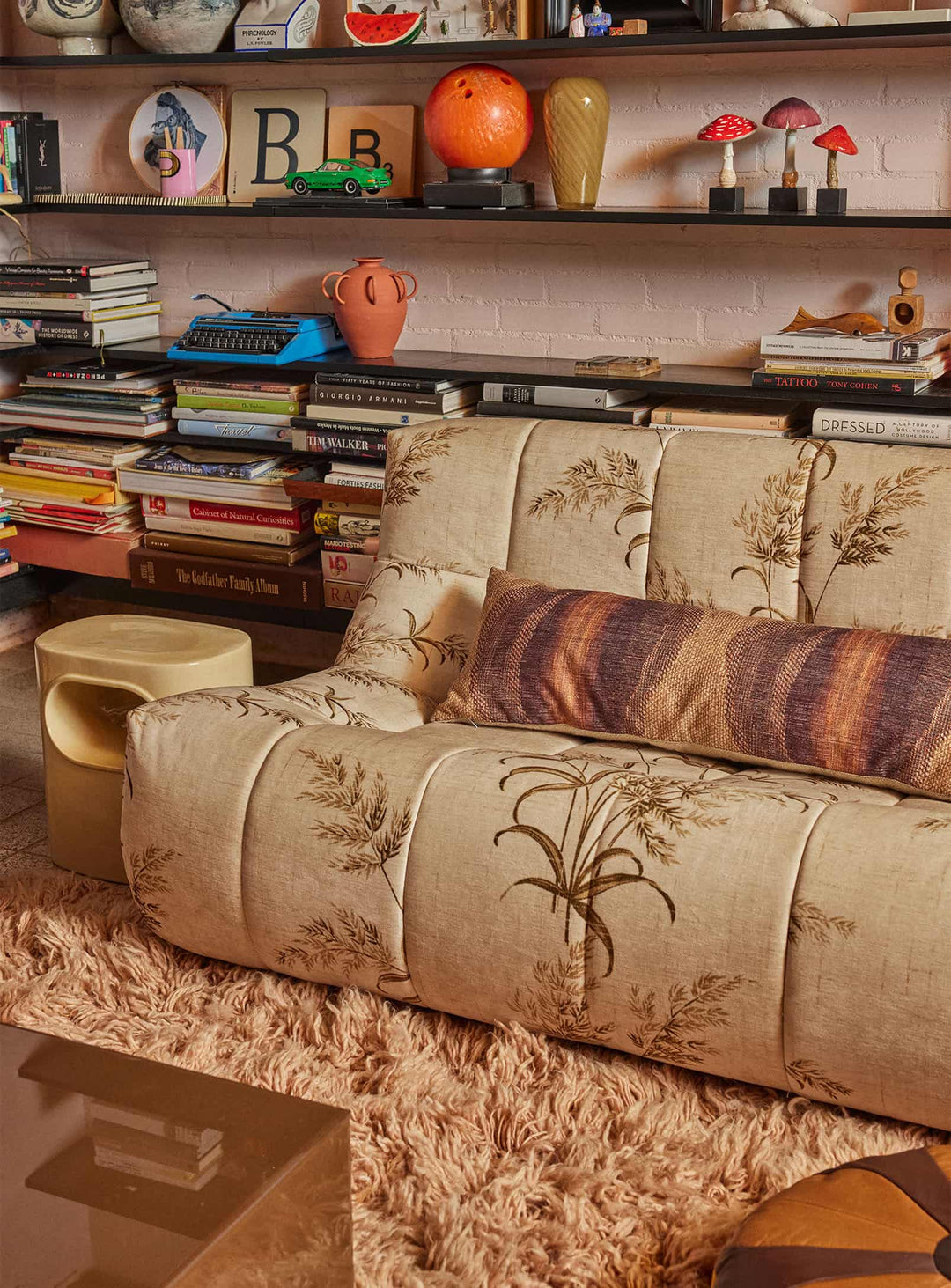 Coussin Gradient HKliving oblong aux tons terreux, idéal pour ajouter confort et caractère à votre intérieur.