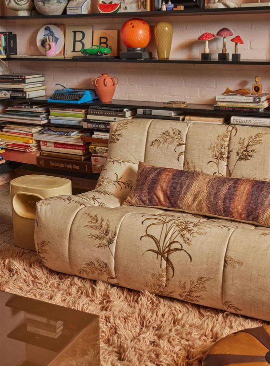 Coussin Gradient HKliving oblong aux tons terreux, idéal pour ajouter confort et caractère à votre intérieur.