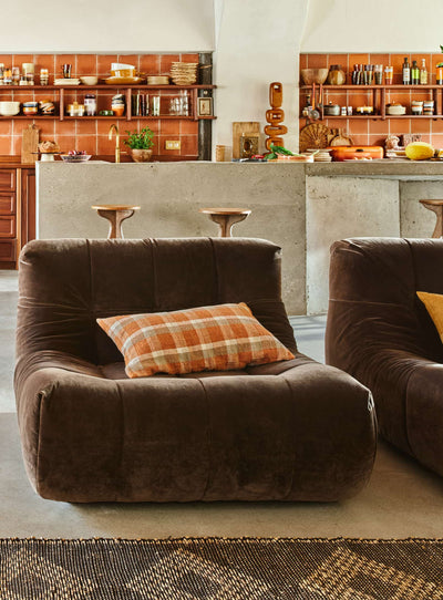 Fauteuil Lazy : confort extrême, style affirmé, déclinaisons chaleureuses. Espresso.