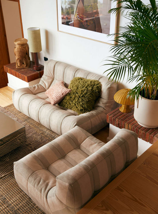 Sofa 2 places Lazy Lounge HKliving, une pièce de détente au design souple et à l’allure naturellement accueillante. lodge