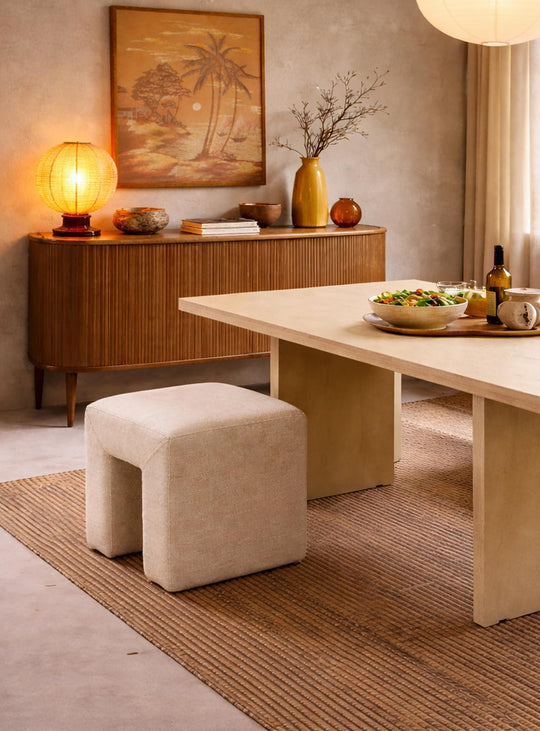 Tabouret Lobby de HKliving, couleur beige, hauteur pour les tables à dîner ou en tant qu'assise d'appoit.