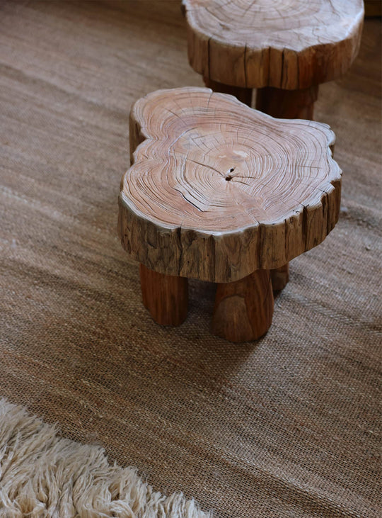 Tabouret Log HKliving, un meuble polyvalent au style wabi-sabi et authentique.