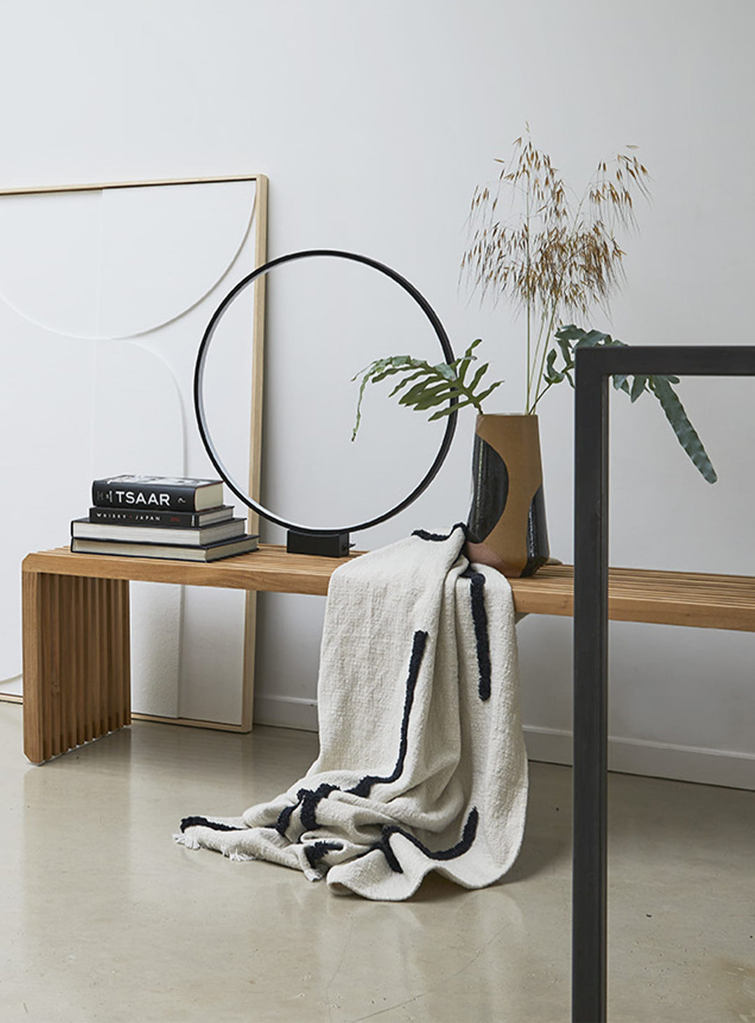 Banc à lattes en teck HKliving, design naturel et élégant. L