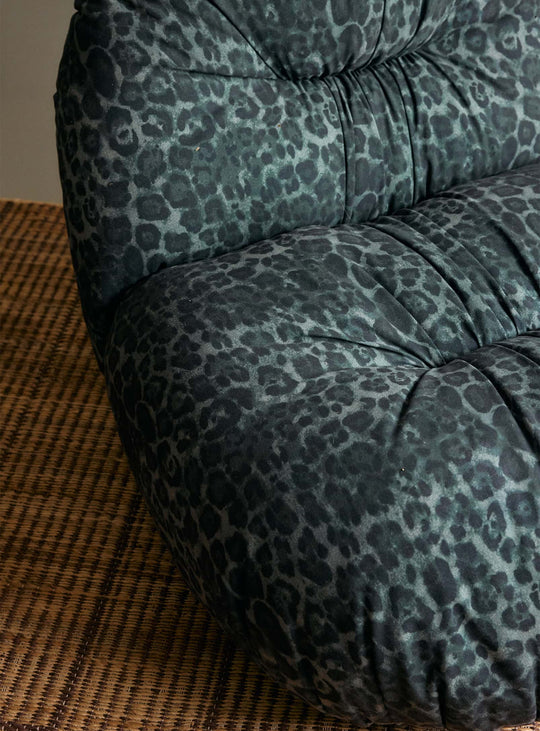 Fauteuil Meloa HKliving : un fauteuil contemporain conçu pour vivre et se détendre. panther