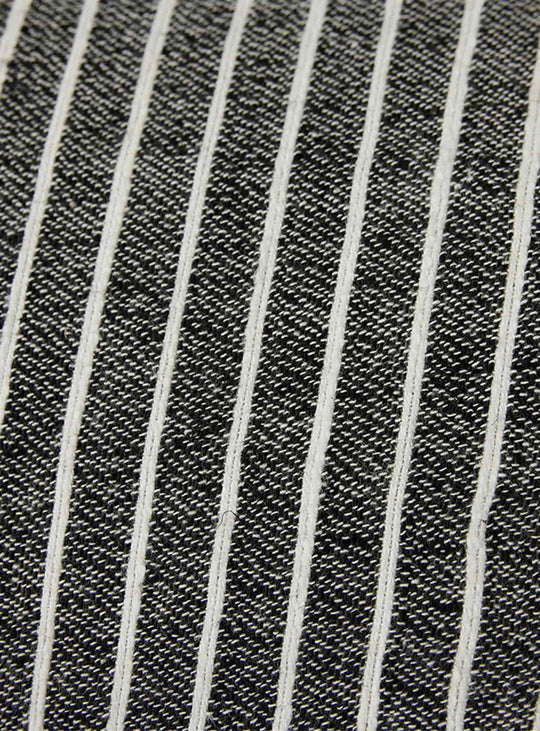 Coussin Monochrome HKliving en lin et coton, une pièce graphique facile à intégrer dans tous les décors.