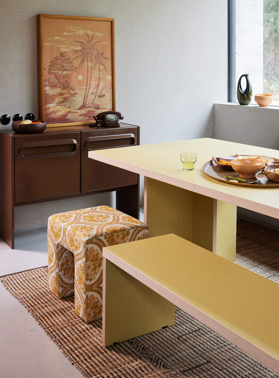 Banc Monolyt HKliving, style minimaliste avec contraste bois chaleureux. olive