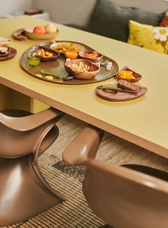 Table Monolyt HKliving, pièce forte pour salle à manger au style contemporain. olive