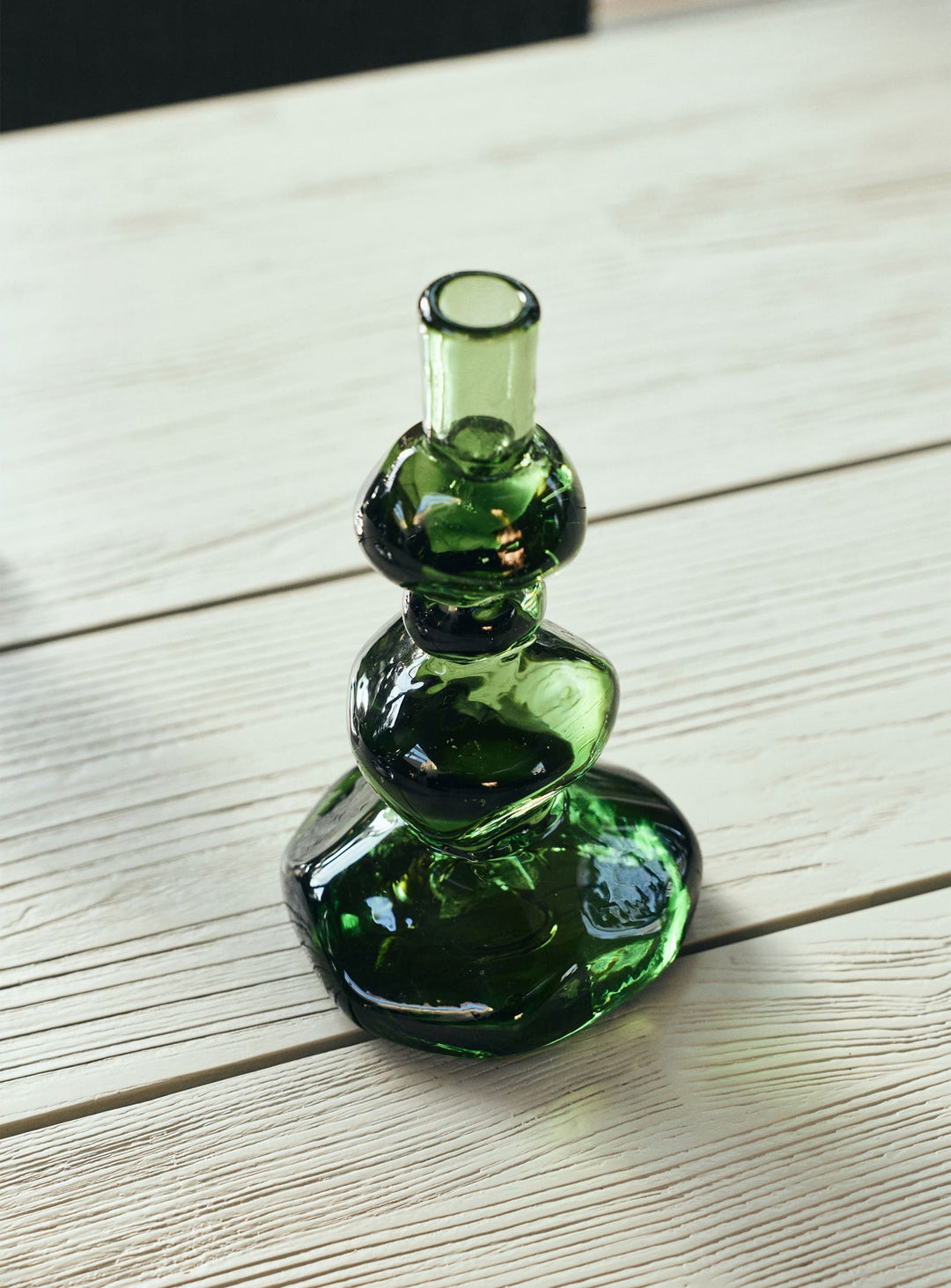 Le bougeoir Sikkema HKliving apporte éclat, caractère et design à tous les intérieurs. emerald