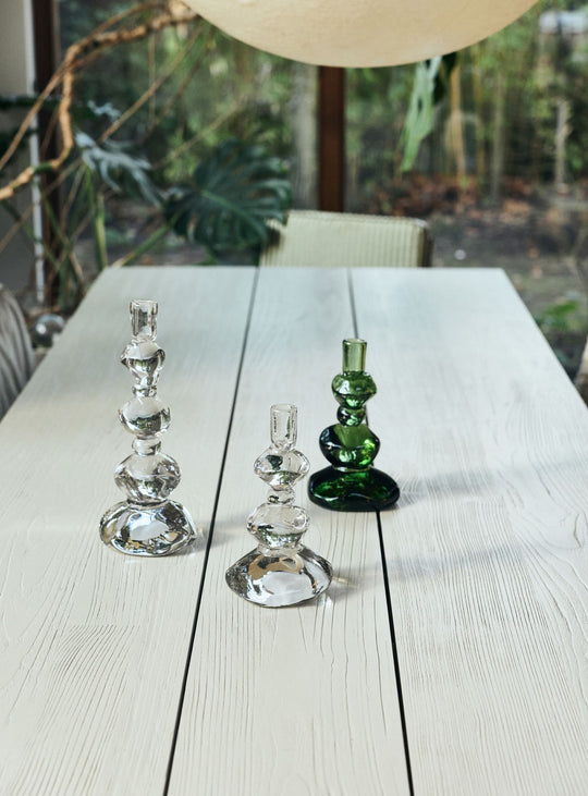 Bougeoir Sikkema HKliving, un accessoire déco élégant en verre disponible en Emerald ou Crystal.