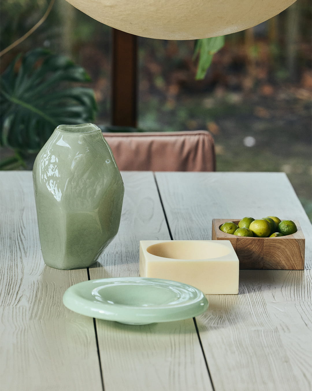Découvrez le vase Gemme HKliving, un vase décoratif signé Nienke Sikkema. jade